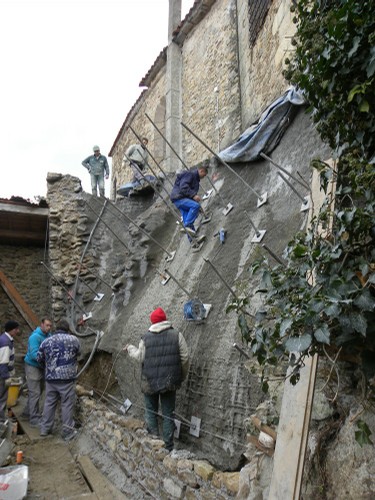 reconstruction du mur avec tirants