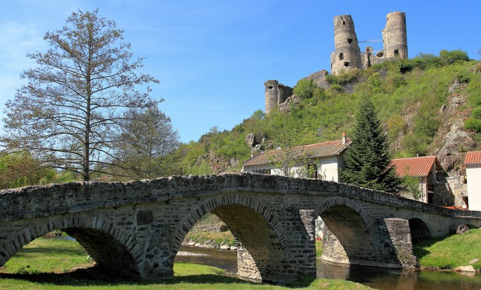 vue générale du pont et du château